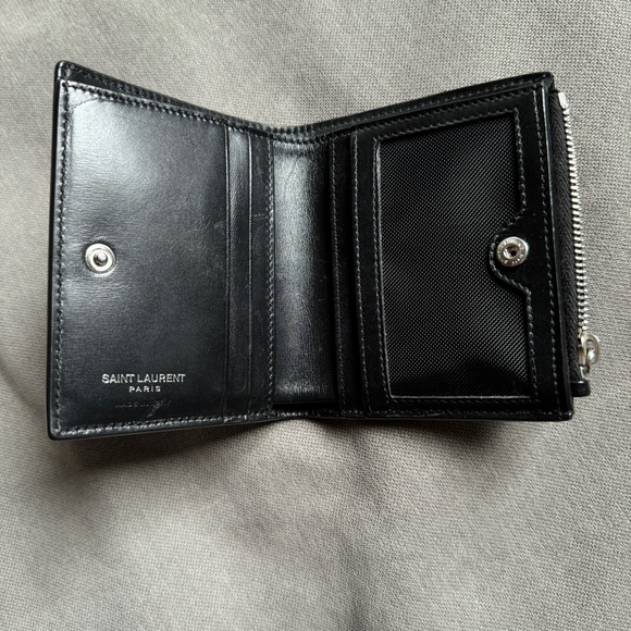 SOLD - SAINT LAURENT YSL Bifold Wallet with Zipped Compartment - Picture 5 of 6